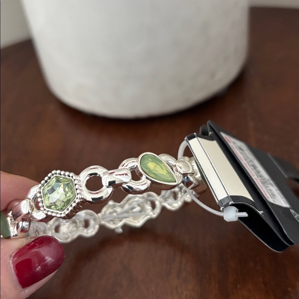 Napier Silvertone Stretch,hexagon,teardrop acrylic stones,mint green/aqua - Picture 3 of 7